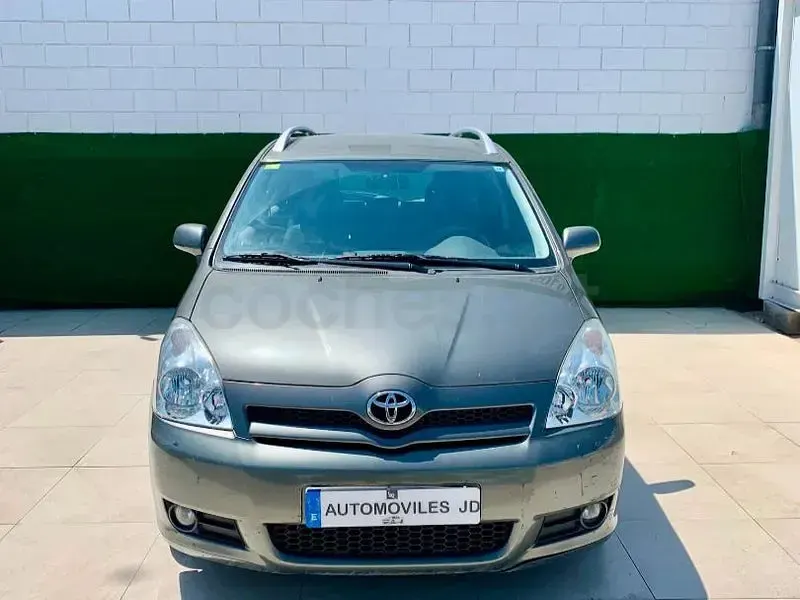 Usado Toyota Corolla Verso Luna 136 CV (100 kW) 2006 Beige Monovolumen