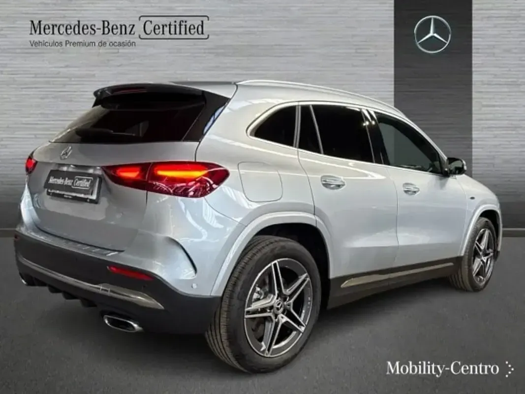 Usado Mercedes GLA250 163 CV (119 kW) 2025 Plata hightech SUV