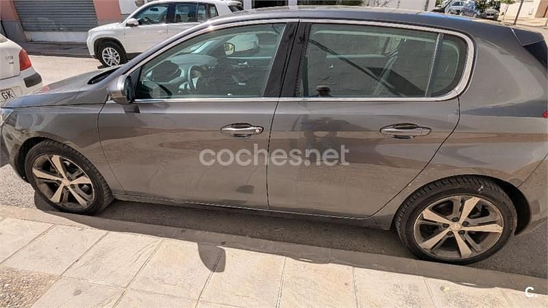 Usado Peugeot 308 Active 120 CV (88 kW) 2017 Gris / plata Berlina