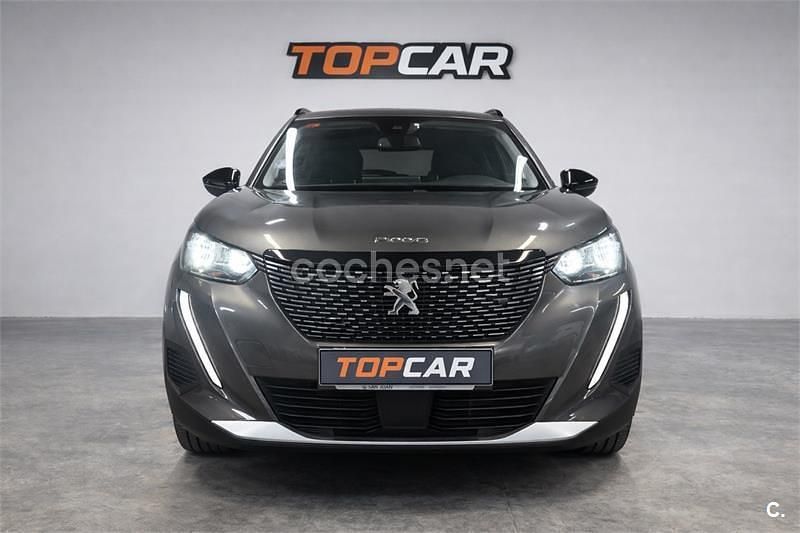 Usado Peugeot 2008 Allure 130 CV (95 kW) 2022 Gris / plata SUV