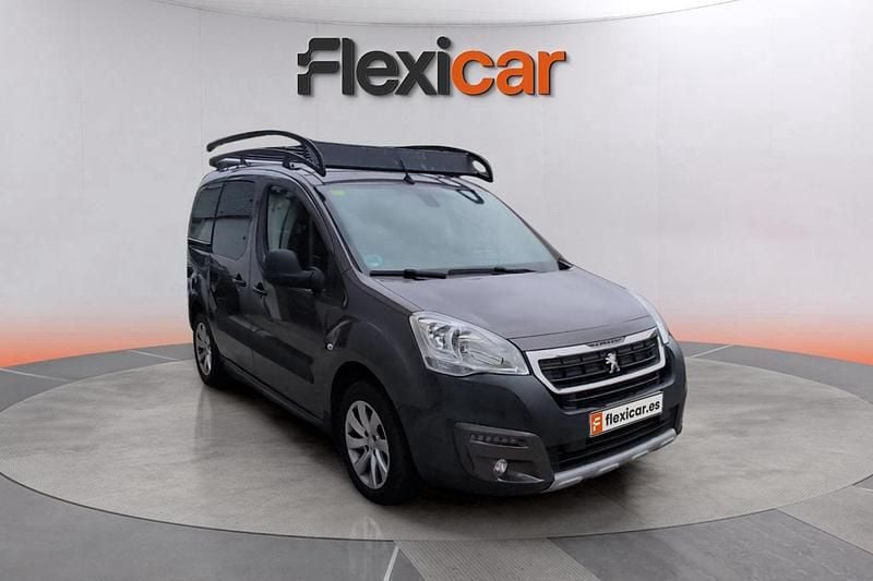 Usado Peugeot Partner Tepee Active 100 CV (73 kW) 2016 Gris Monovolumen