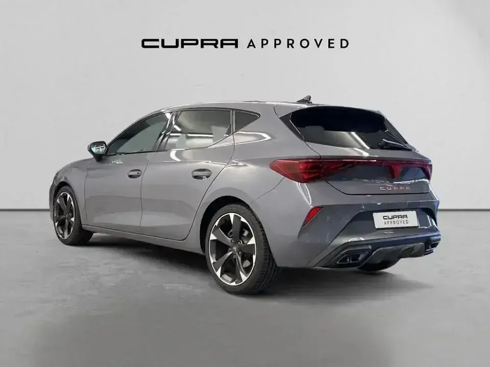 Usado Cupra Leon 150 CV (110 kW) 2024 Gris / plata Berlina