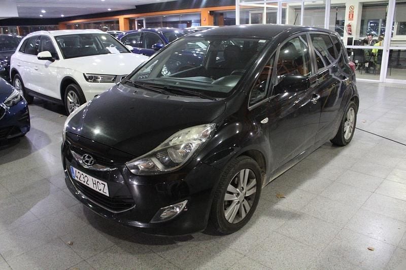 Usado Hyundai i20 Comfort 90 CV (66 kW) 2011 Negro Berlina
