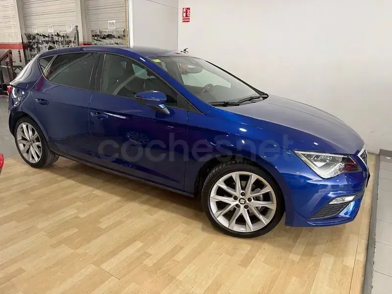 Usado Seat Leon FR 130 CV (95 kW) 2020 Azul Berlina