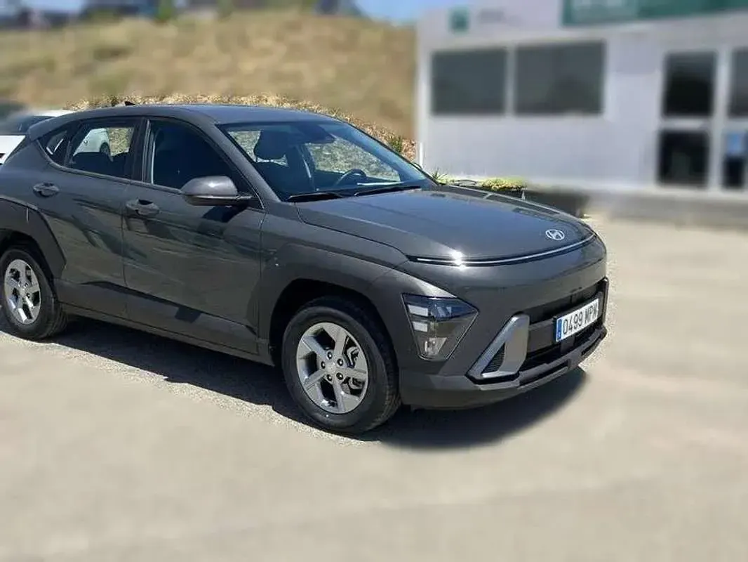 Usado Hyundai Kona 141 CV (103 kW) 2024 Gris SUV