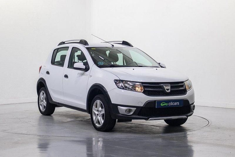 Usado Dacia Sandero Stepway 90 CV (66 kW) 2015 Blanco Berlina