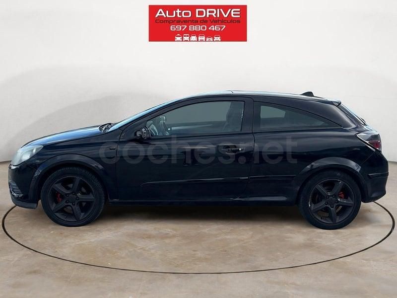Usado Opel Astra GTC Enjoy 140 CV (102 kW) 2007 Negro Berlina