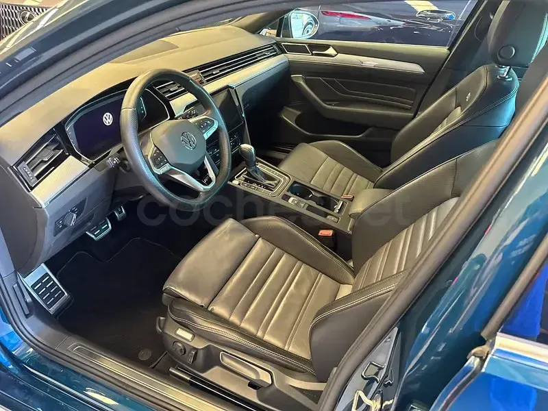 Usado VW Passat R-line 150 CV (110 kW) 2021 Azul Berlina