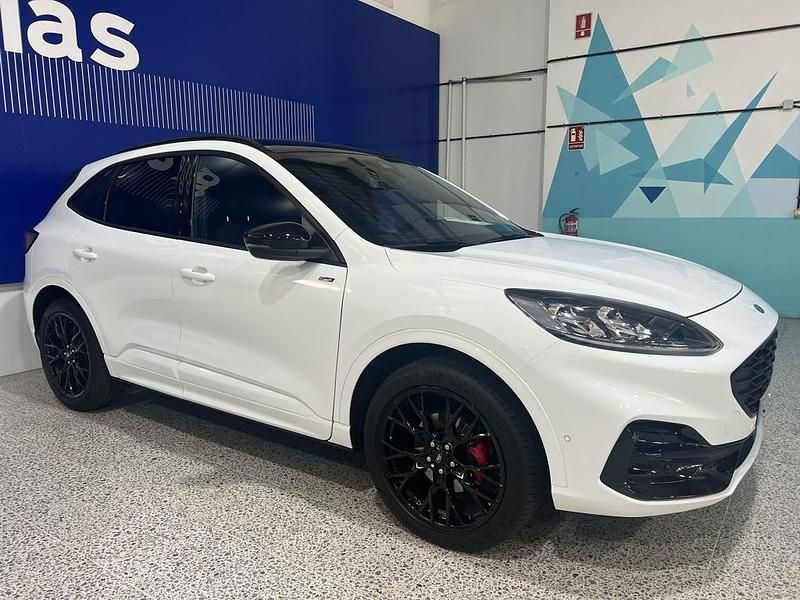 Usado Ford Kuga ST-Line X 225 CV (165 kW) 2023 Blanco SUV