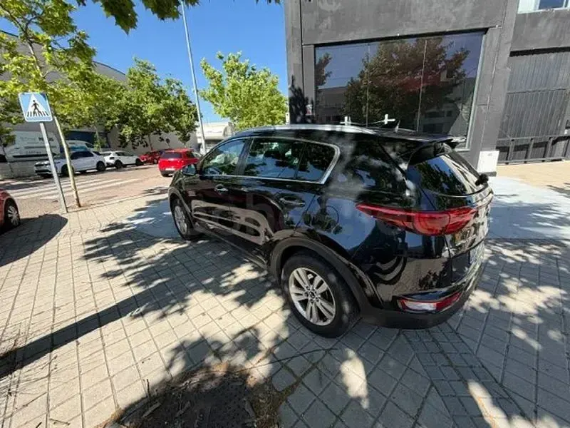 Usado Kia Sportage 132 CV (97 kW) 2017 Negro SUV