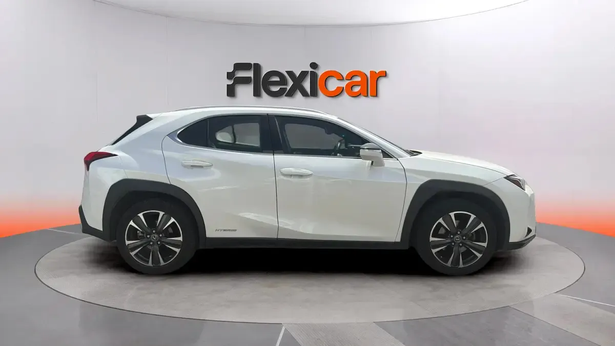 Usado Lexus UX Business Edition 184 CV (135 kW) 2019 Blanco SUV