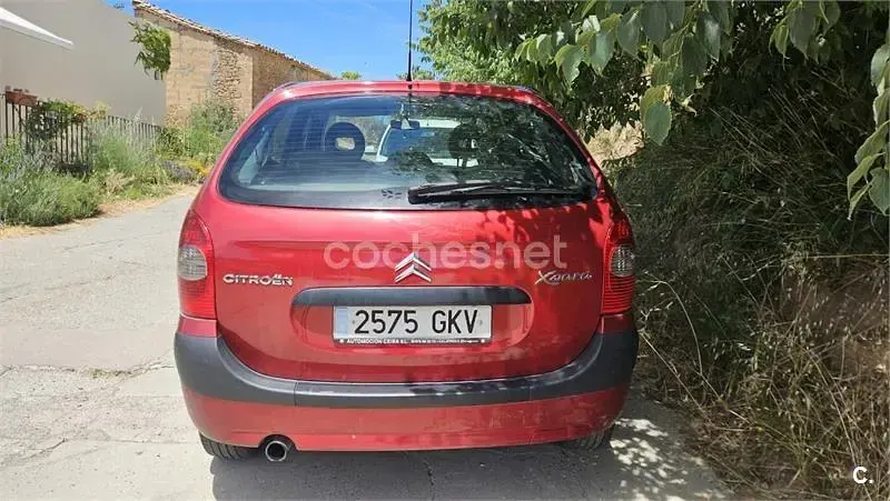 Usado Citroën Xsara Picasso Exclusive 92 CV (67 kW) 2009 Rojo Monovolumen