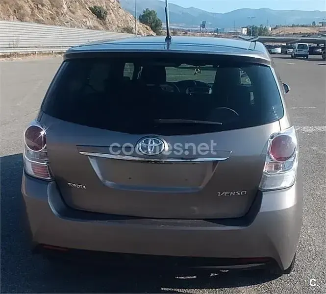 Usado Toyota Verso Advance 112 CV (82 kW) 2015 Gris / plata Monovolumen