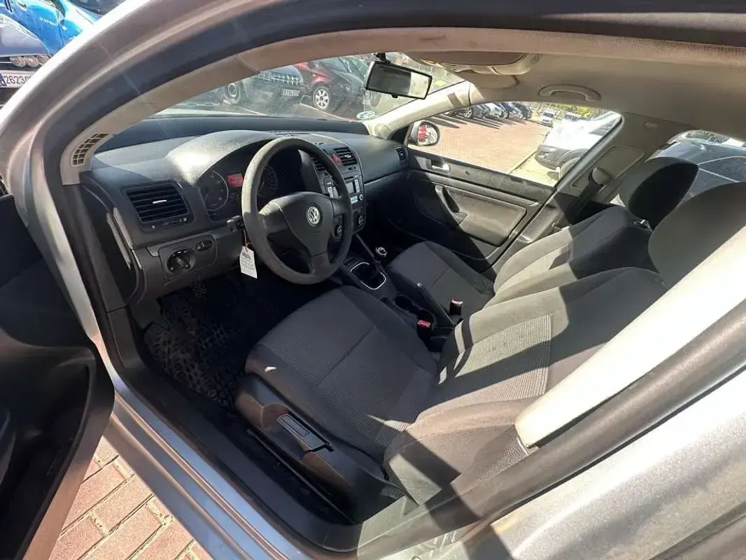 Usado VW Jetta Trendline 102 CV (75 kW) 2007 Gris Utilitario
