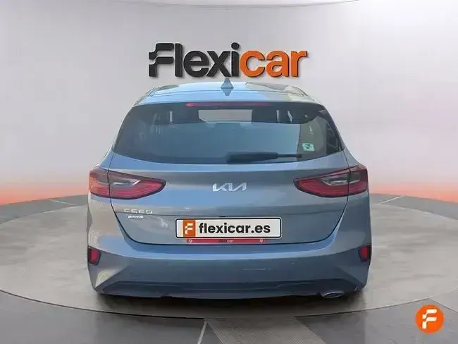 Usado Kia Ceed 136 CV (100 kW) 2023 Gris Utilitario
