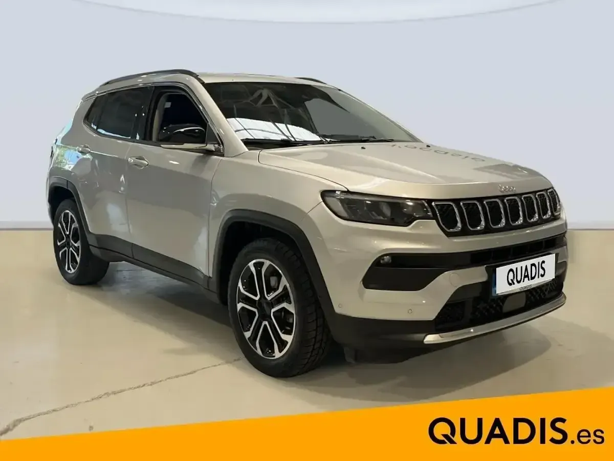 Usado Jeep Compass Limited 130 CV (95 kW) 2022 Gris / plata SUV