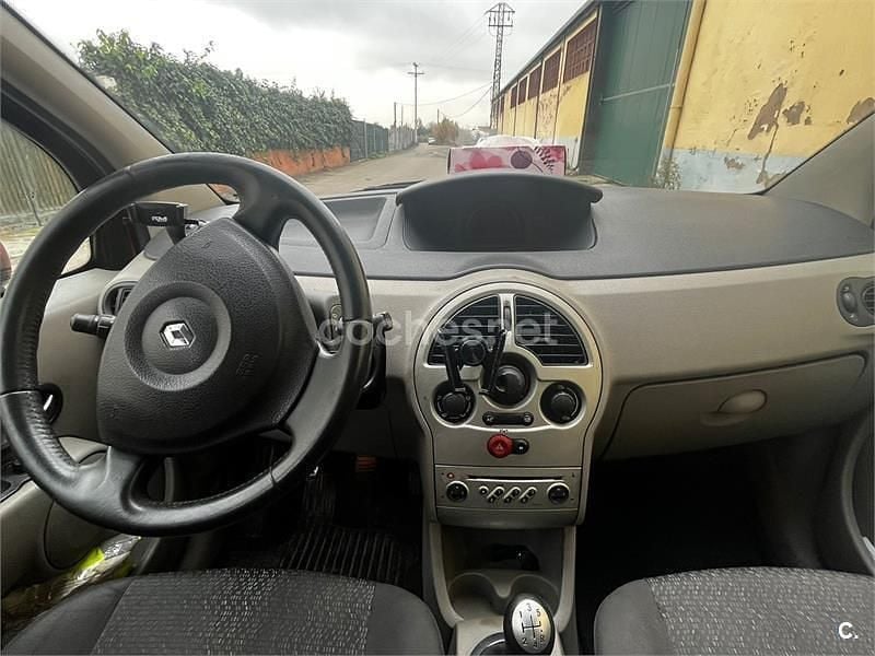 Usado Renault Modus Dynamique 80 CV (58 kW) 2005 Rojo Monovolumen