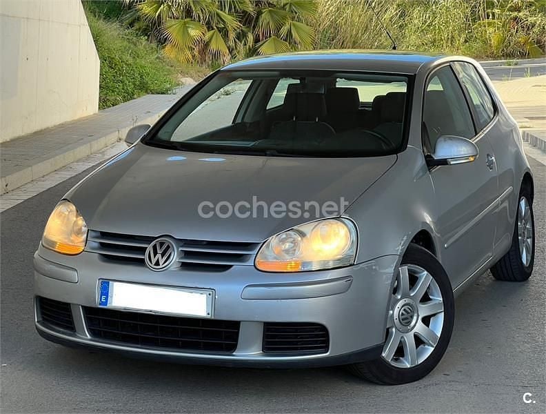 Usado VW Golf IV Highline 140 CV (102 kW) 2006 Gris / plata Berlina