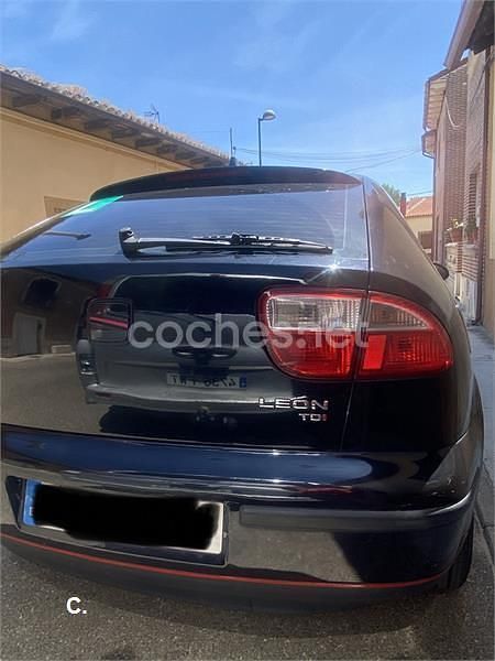 Usado Seat Leon Stella 110 CV (80 kW) 2003 Negro Utilitario