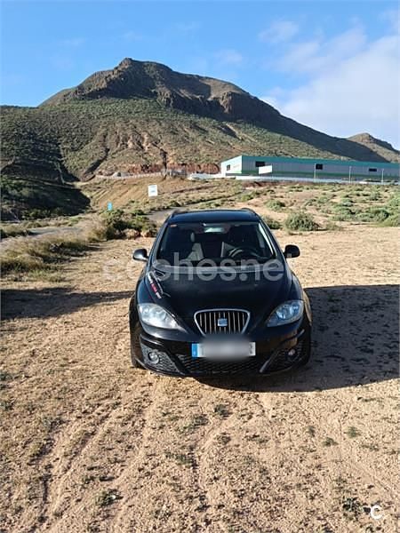 Usado Seat Altea XL Reference 105 CV (77 kW) 2011 Negro Monovolumen