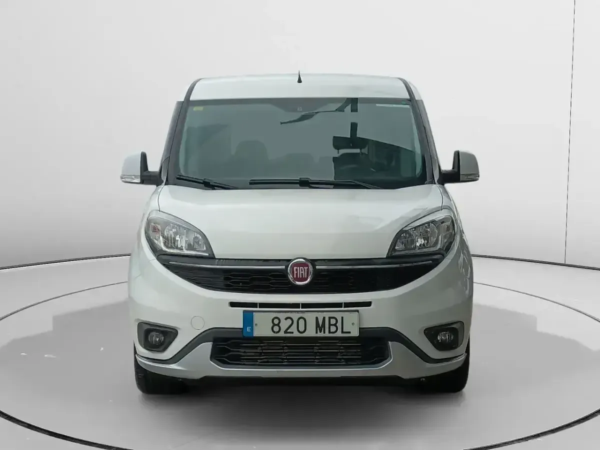Usado Fiat Doblò Trekking 120 CV (88 kW) 2022 Blanco Monovolumen