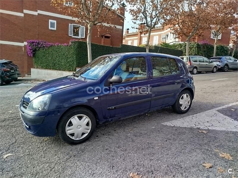 Usado Renault Clio II Expression 75 CV (55 kW) 2003 Azul Berlina
