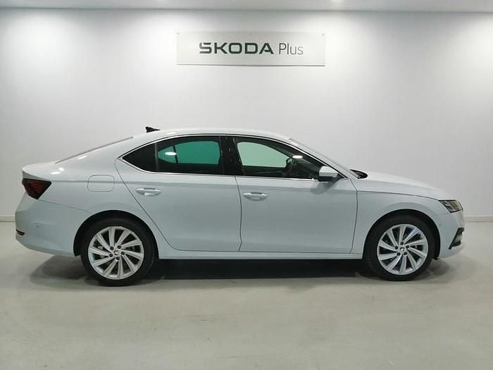 Usado Skoda Octavia Style 204 CV (150 kW) 2024 Blanco