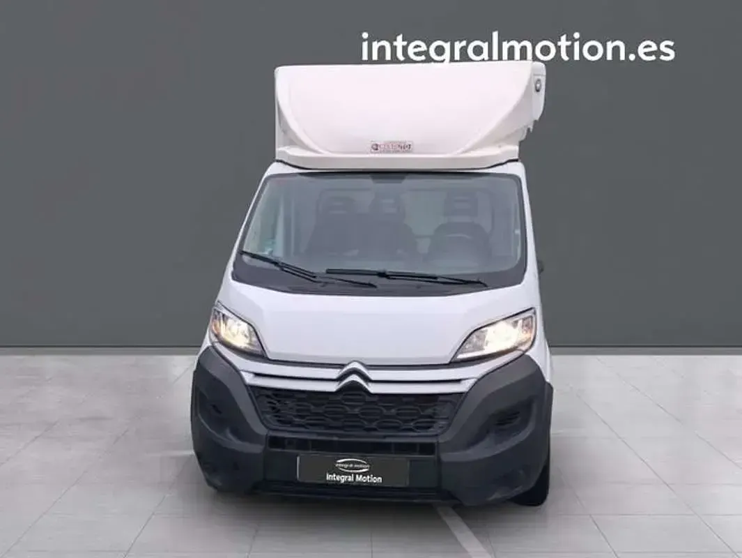 Usado Citroën Jumper 140 CV (102 kW) 2023 Blanco Monovolumen