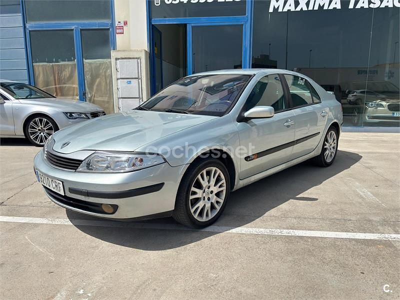 Usado Renault Laguna II Privilege 150 CV (110 kW) 2004 Gris / plata Berlina