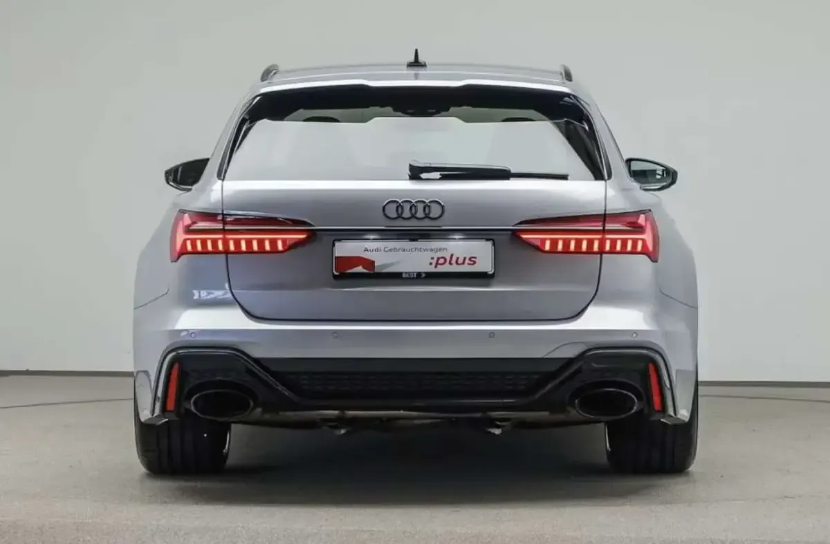 Usado Audi RS6 600 CV (441 kW) 2022 Plateado Familiar