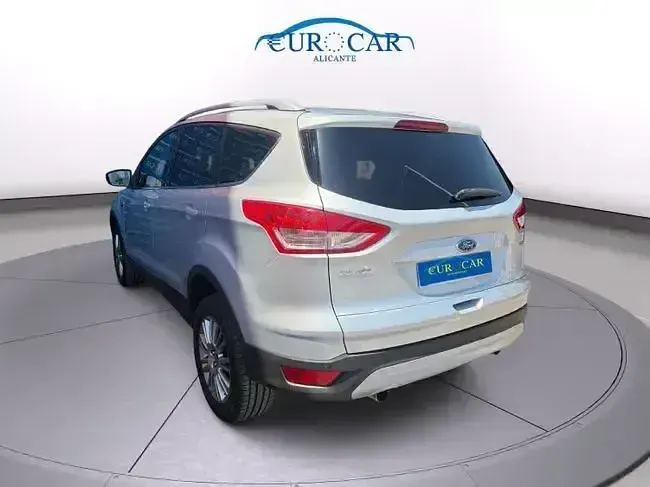 Usado Ford Kuga Titanium 182 CV (133 kW) 2014 Gris SUV