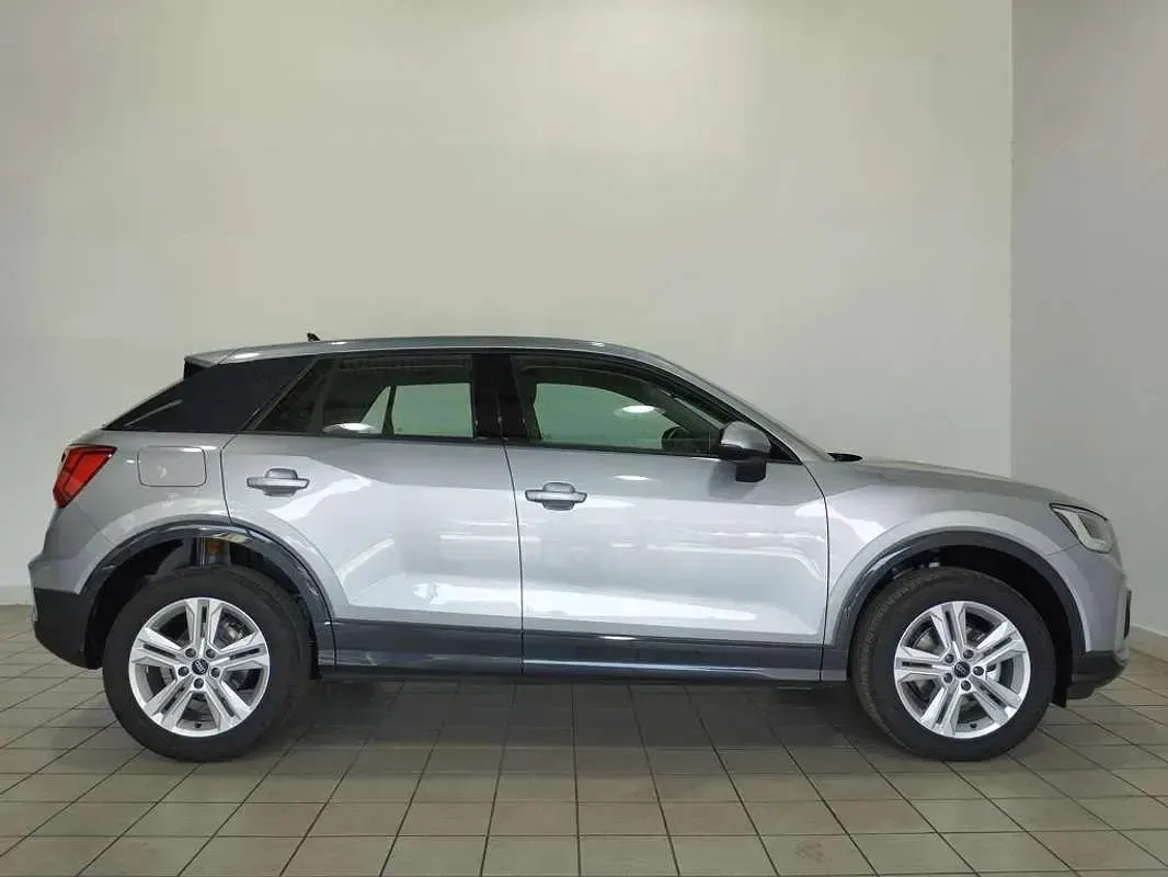 Usado Audi Q2 Advanced Plus 116 CV (85 kW) 2025 Plateado SUV