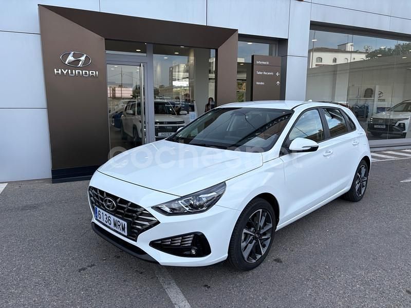 Blanco Usado 2024 Hyundai i30 Berlina | 18.900 € (Precio justo) - Imagen 1/4