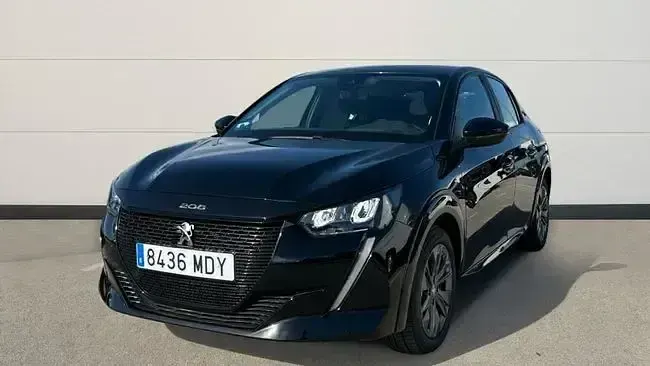 Usado Peugeot e-208 Active 100 kW (136 CV) 2023 Negro Utilitario