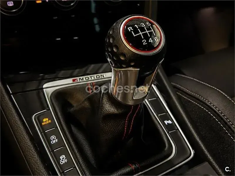 Usado VW Golf VII R 300 CV (220 kW) 2017 Rojo Berlina