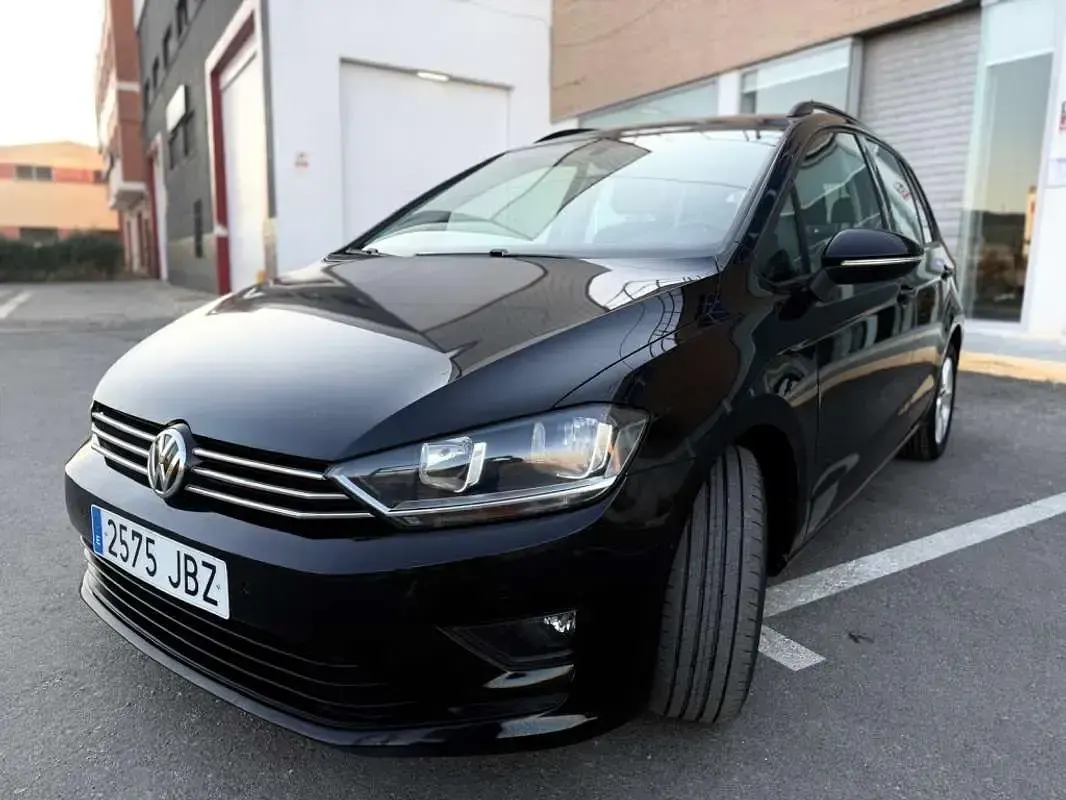 Usado VW Golf Sportsvan Advance 110 CV (80 kW) 2015 Negro Monovolumen