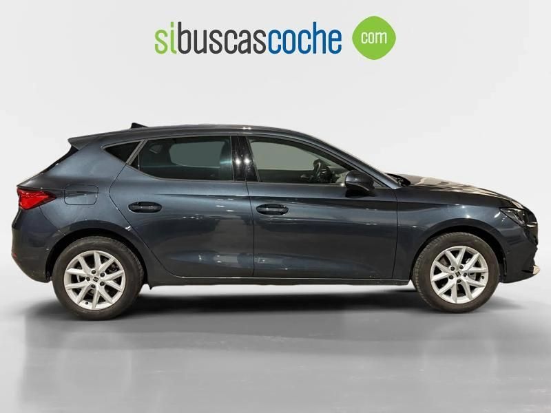 Usado Seat Leon Style 110 CV (80 kW) 2022 Gris/plata