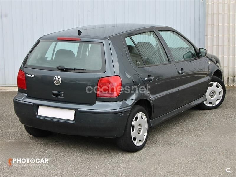 Usado VW Polo Conceptline 60 CV (44 kW) 2001 Gris / plata Berlina