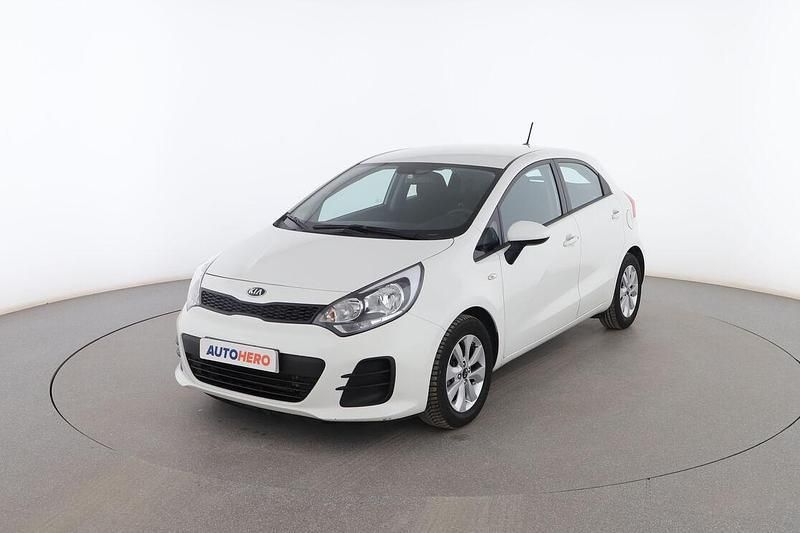 Blanco Usado 2016 Kia Rio Utilitario | 9899 € (Precio justo) - Imagen 1/4