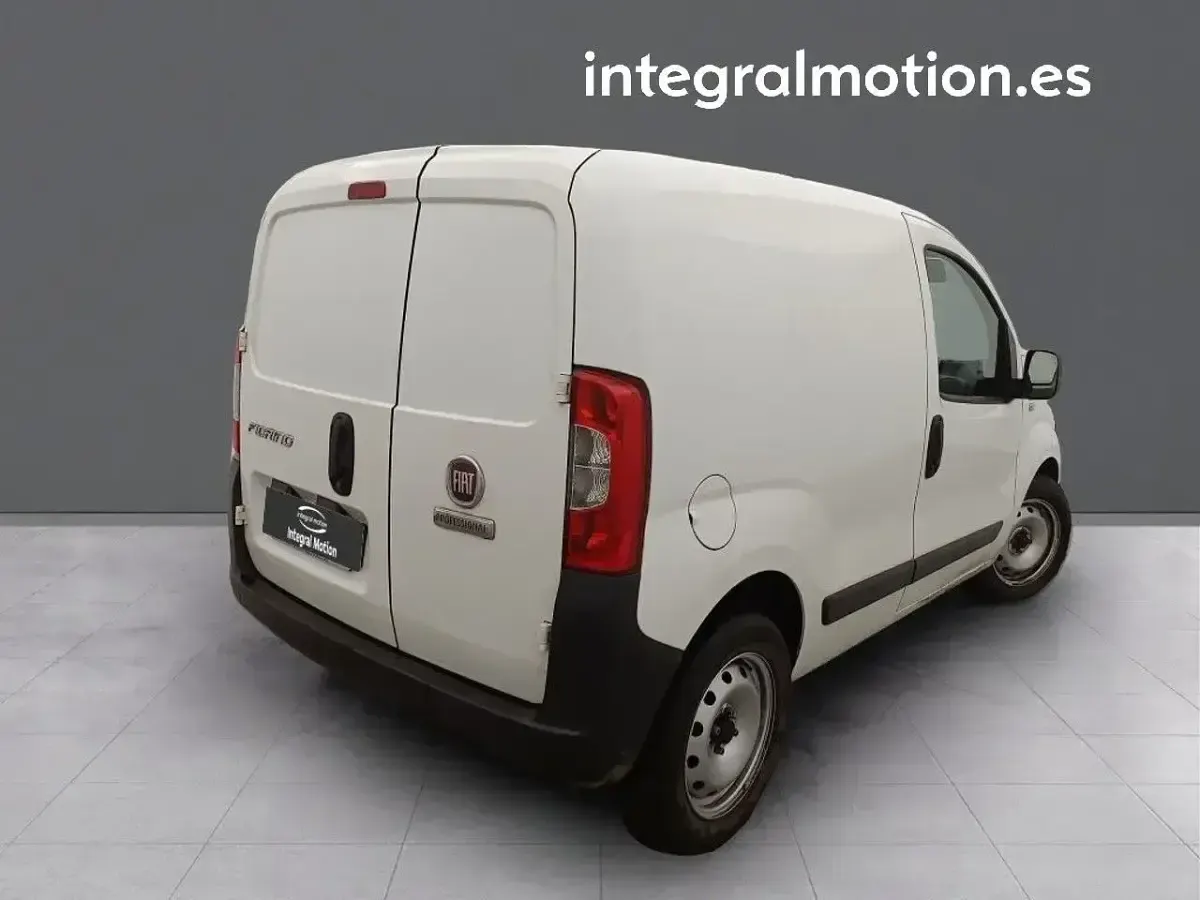 Używany Fiat Fiorino 80 KM (58 kW) 2021 Biały Minivan