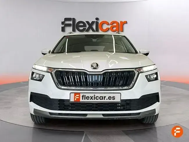 Usado Skoda Kamiq Ambition 110 CV (80 kW) 2021 Blanco SUV