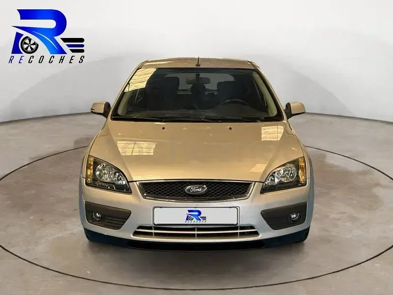 Usado Ford Focus Sport 115 CV (84 kW) 2005 Gris / plata Berlina