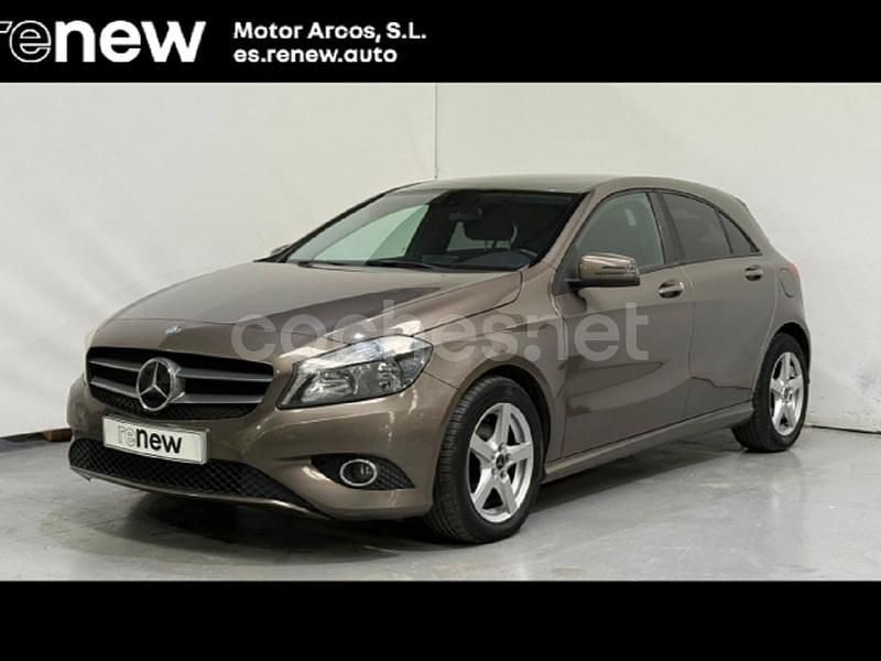 Beige Usado 2013 Mercedes A180 Urban Berlina | 7500 € (Buen precio) - Imagen 1/4