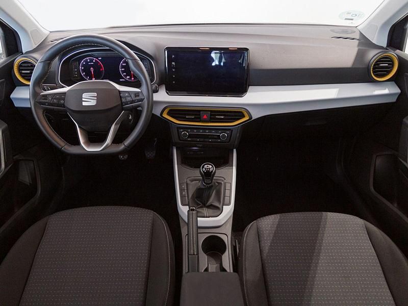 Usado Seat Arona Style Plus 110 CV (80 kW) 2022 Gris SUV