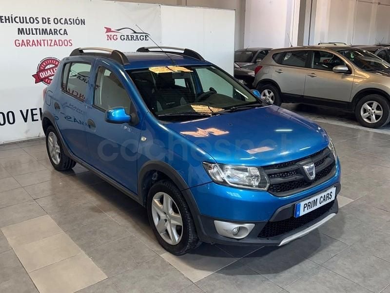 Usado Dacia Sandero Stepway 90 HP (66 kW) 2013 Azul Sedan