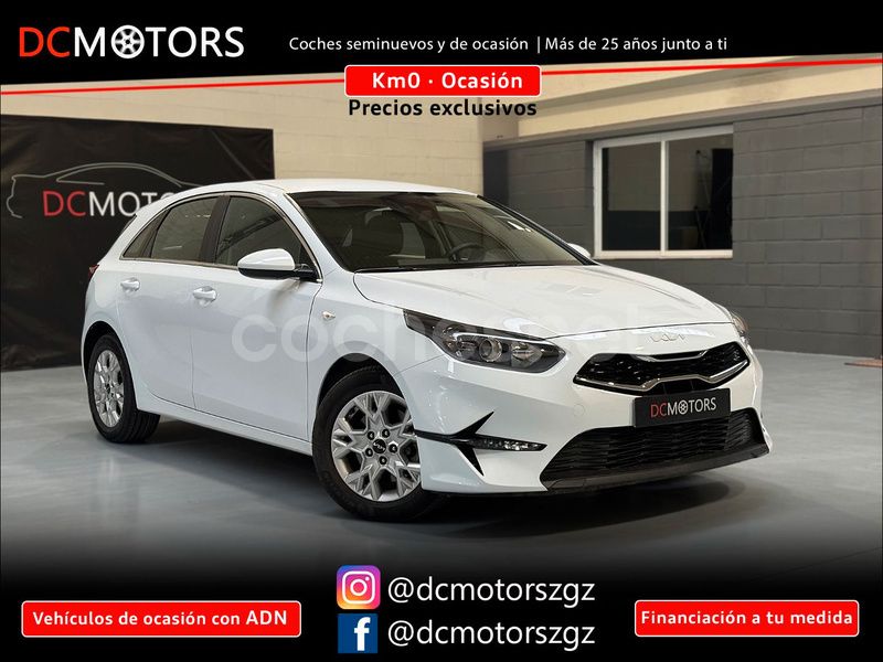 Blanco Usado 2024 Kia Ceed Berlina | 19.900 € (Precio justo) - Imagen 1/4