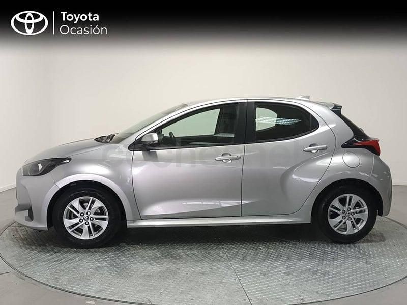 Usado Toyota Yaris 125 CV (91 kW) 2024 Gris / plata Berlina
