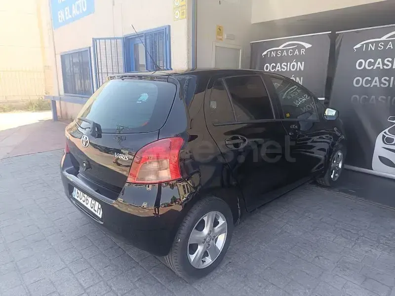 Usado Toyota Yaris Sol 87 CV (63 kW) 2009 Negro Utilitario