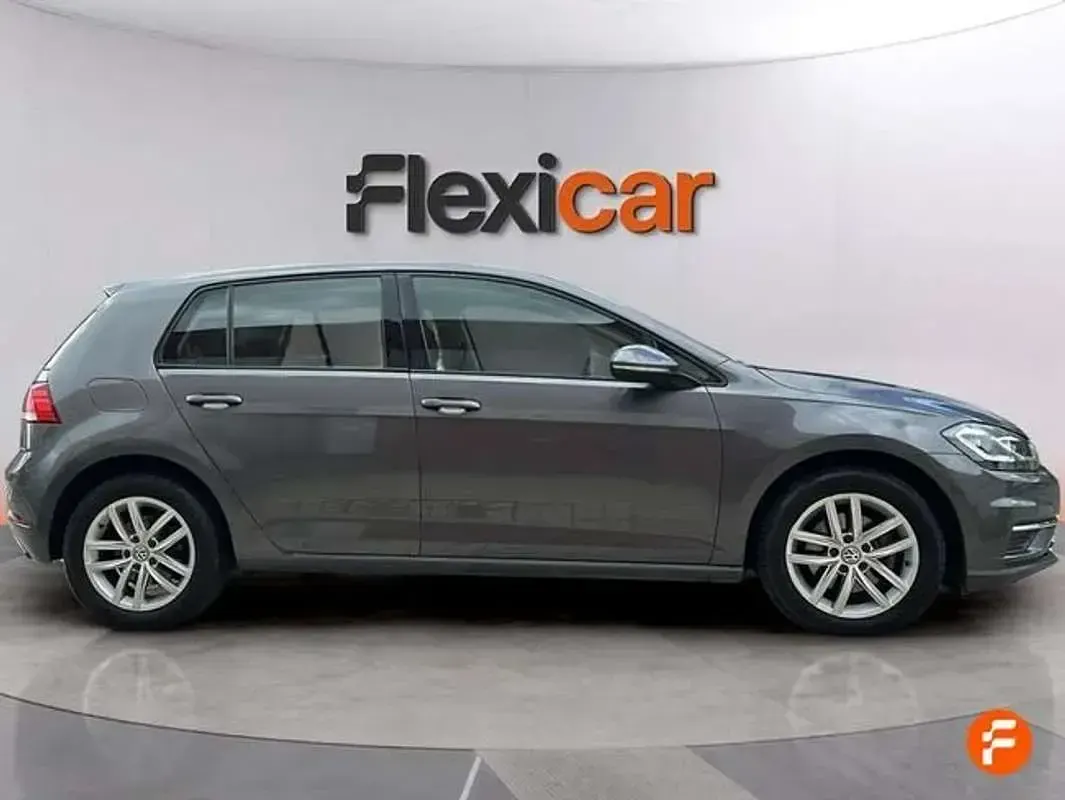 Usado VW Golf VII Life 116 HP (85 kW) 2020 Cinzento Sedan