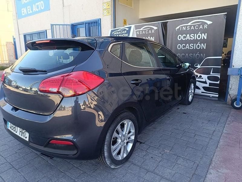 Usado Kia Ceed 100 CV (73 kW) 2013 Gris / plata Utilitario